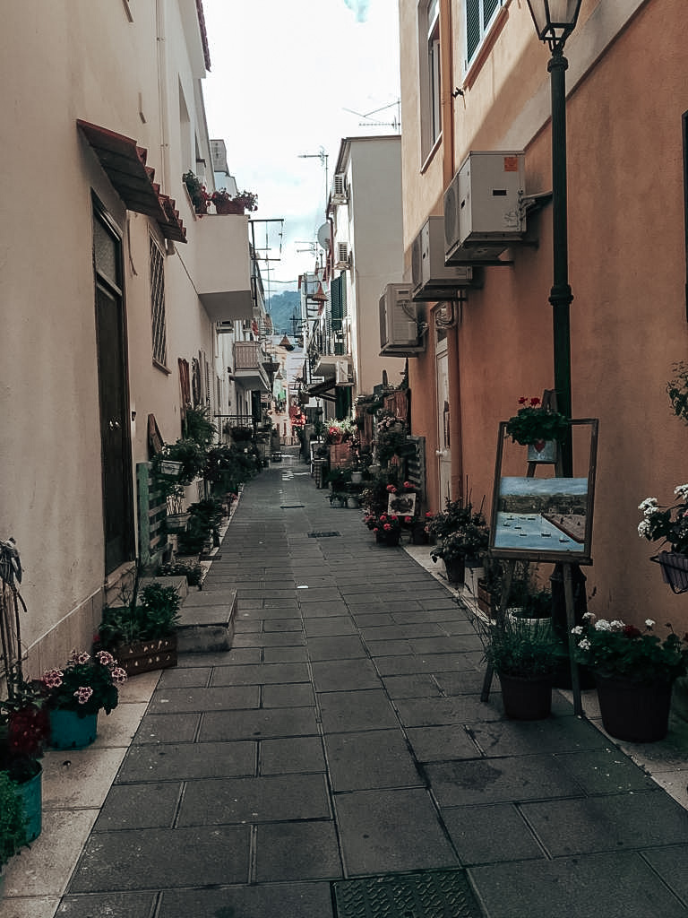 narrow streets in Ischia